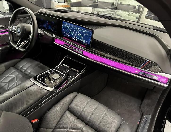 BMW i7 8