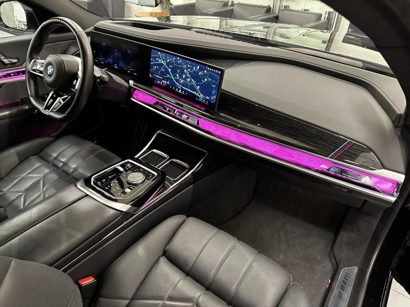 BMW i7