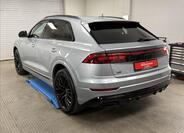 Audi Q8 4