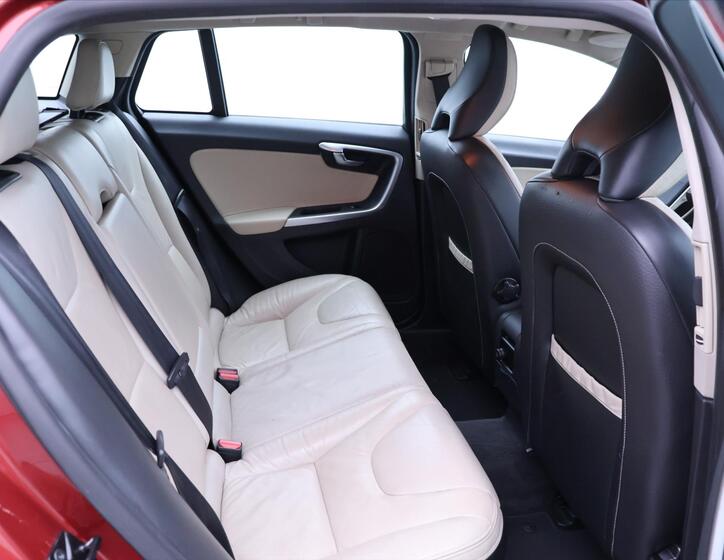 Volvo V60 13