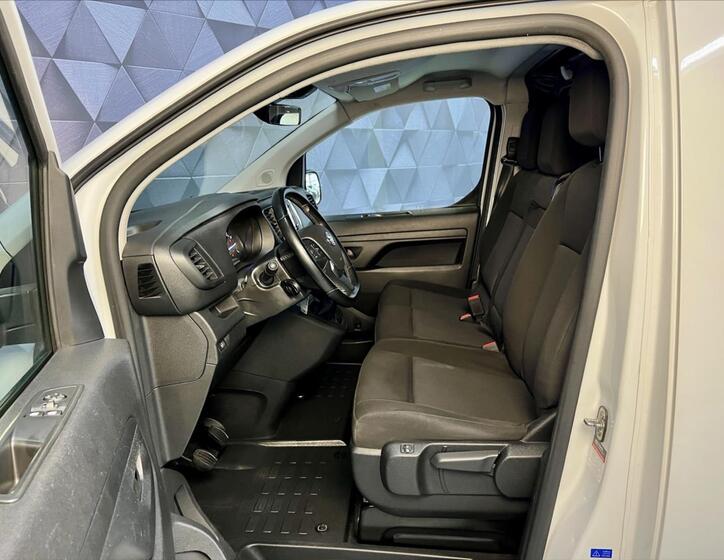 Toyota ProAce 9