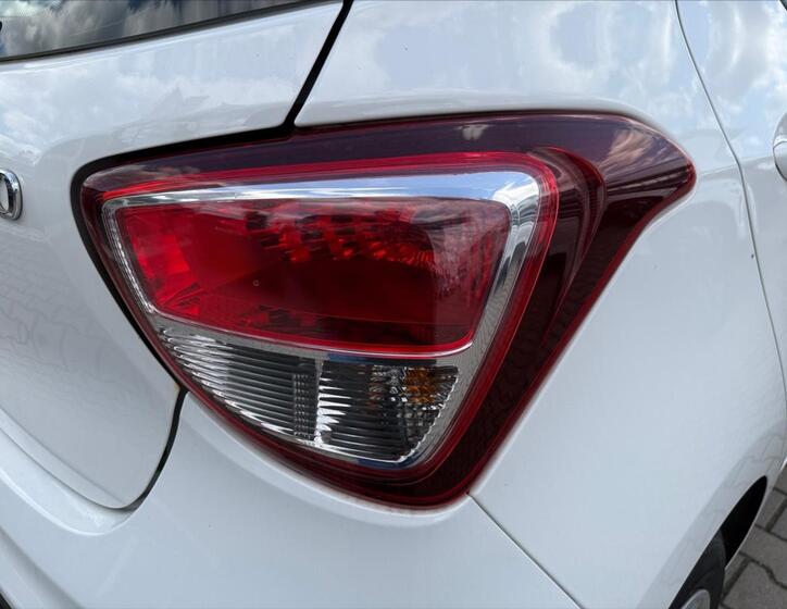 Hyundai i10 12