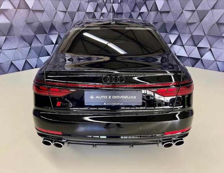 Audi S8 5