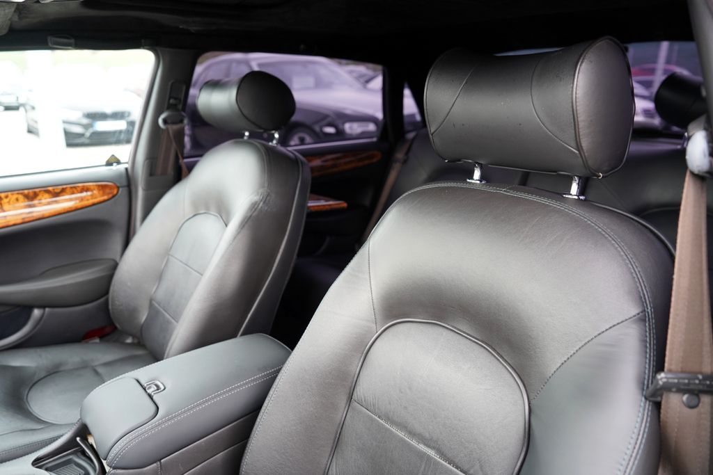 Jaguar XJR