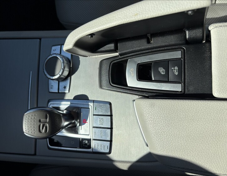 Mercedes-Benz SL 25