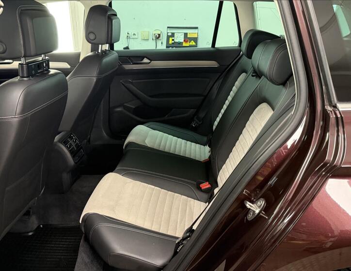 Volkswagen Passat 9
