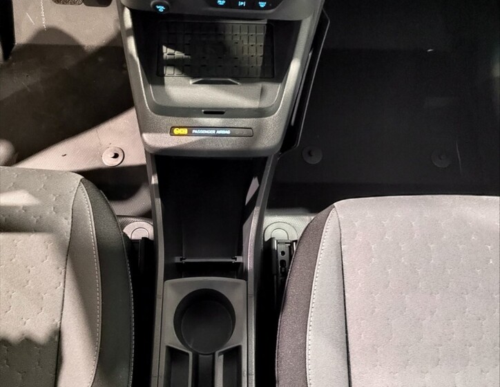 Ford Transit Courier 23