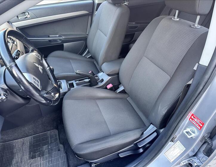 Mitsubishi Lancer 12