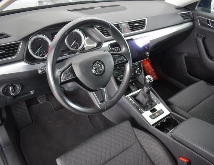 Škoda Superb 9