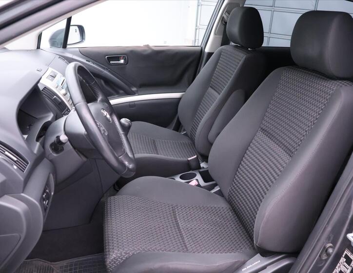 Toyota Corolla Verso 10