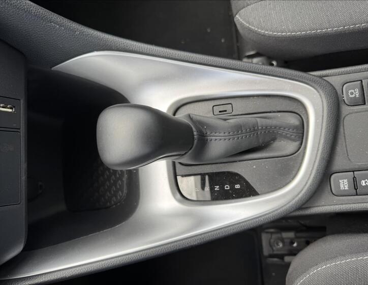 Toyota Yaris 8