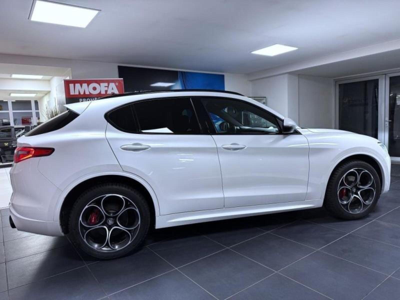 Alfa Romeo Stelvio 4