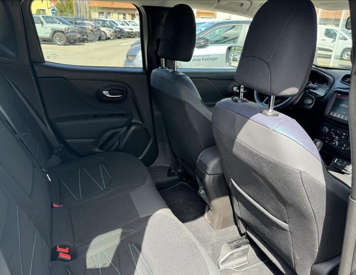 Jeep Renegade 11