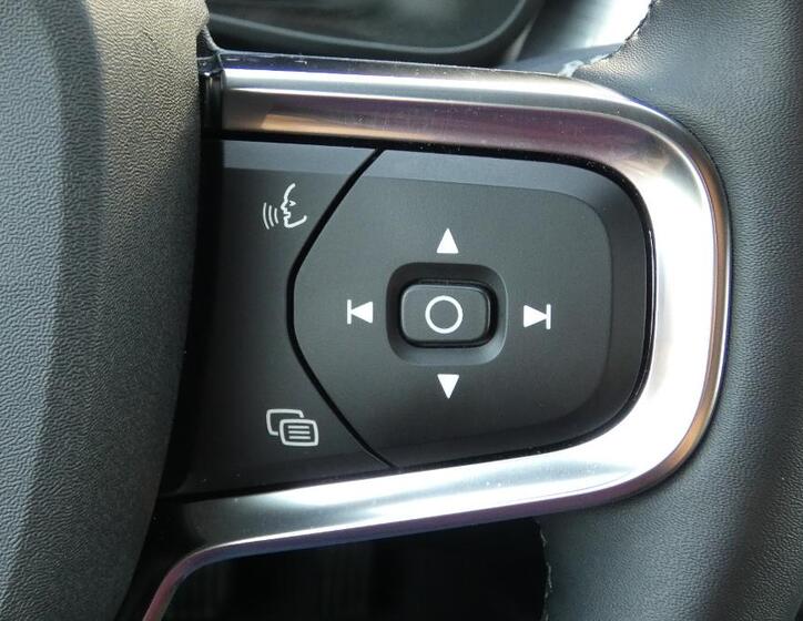 Volvo XC40 12