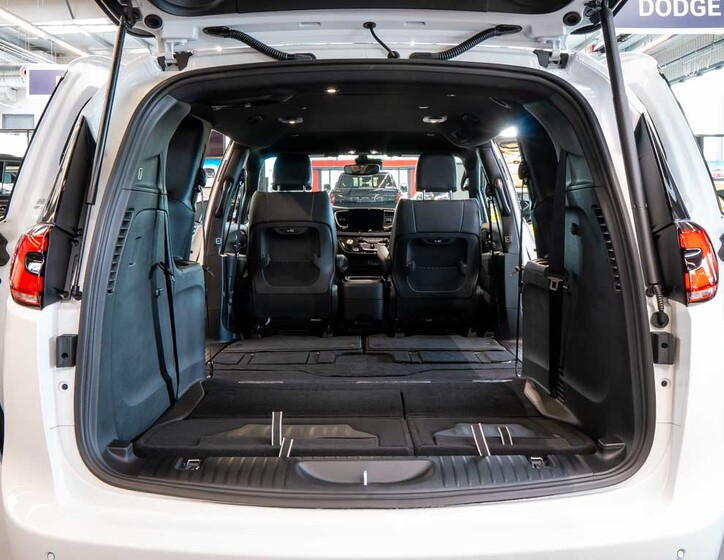 Chrysler Pacifica 8