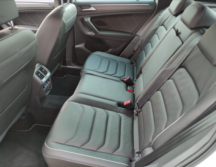 Volkswagen Tiguan 8