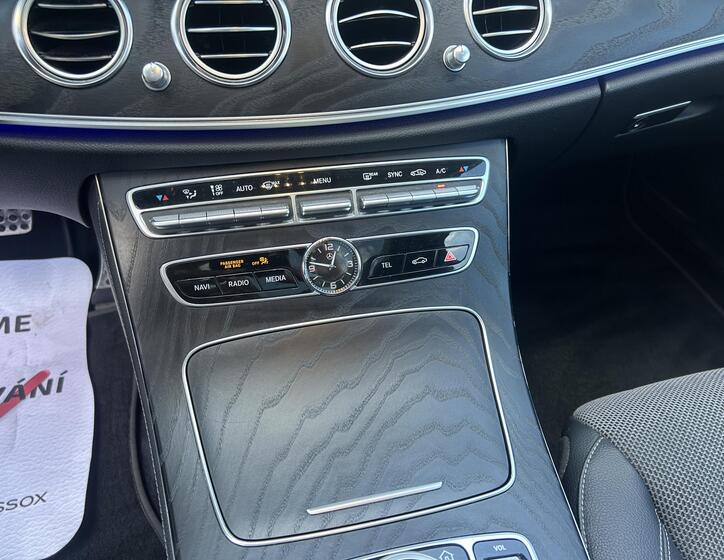 Mercedes-Benz Třídy E 73