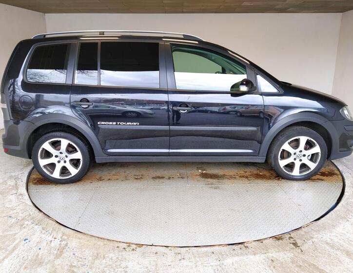 Volkswagen Touran 8
