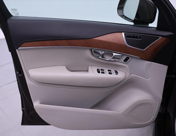 Volvo XC90 13