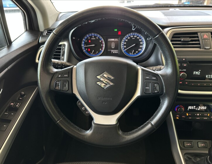 Suzuki SX4 S-Cross 10
