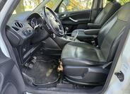 Ford Galaxy 9