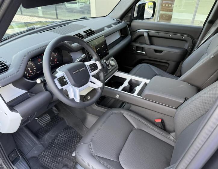 Land Rover Defender 10