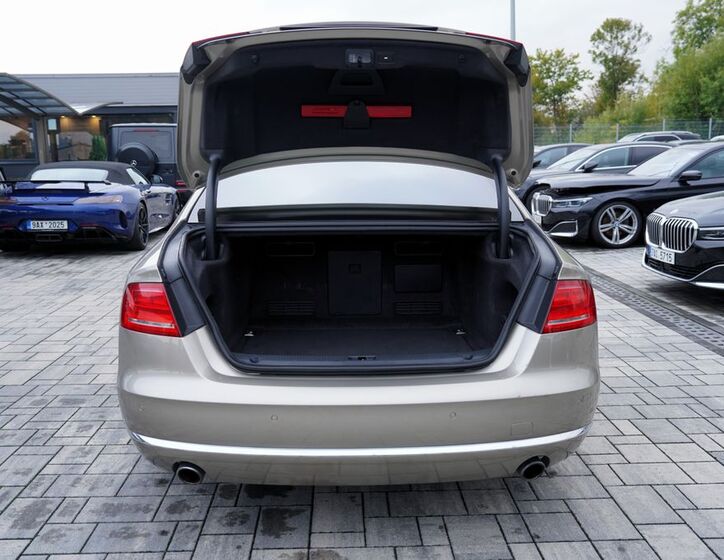 Audi A8 11