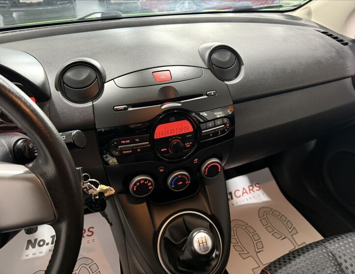 Mazda 2 11