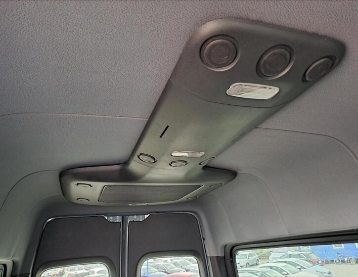 Mercedes-Benz Sprinter 9