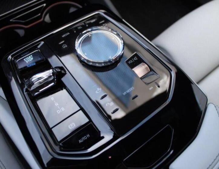 BMW i5 16