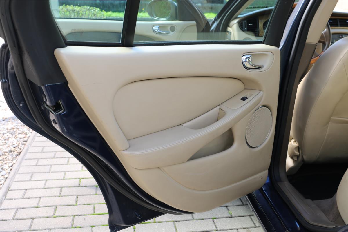 Jaguar X-Type