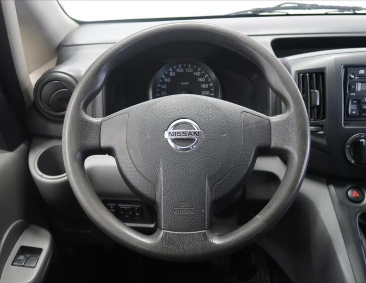 Nissan NV200 17