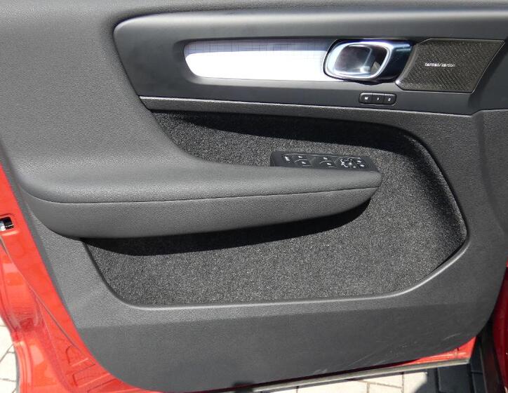 Volvo XC40 8