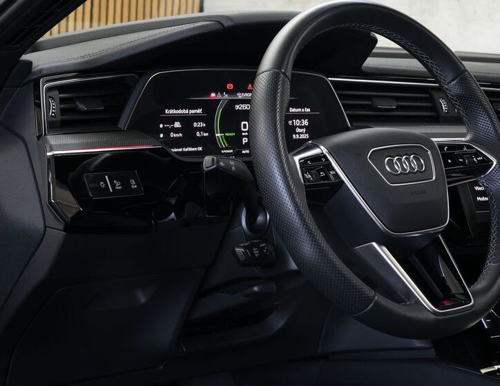 Audi e-tron 17