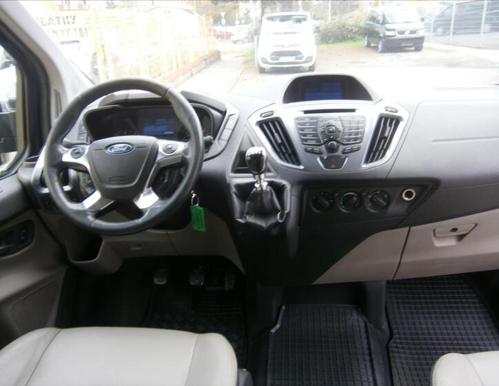 Ford Tourneo Custom 11