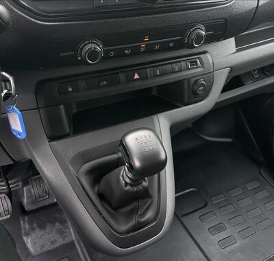 Opel Vivaro 10