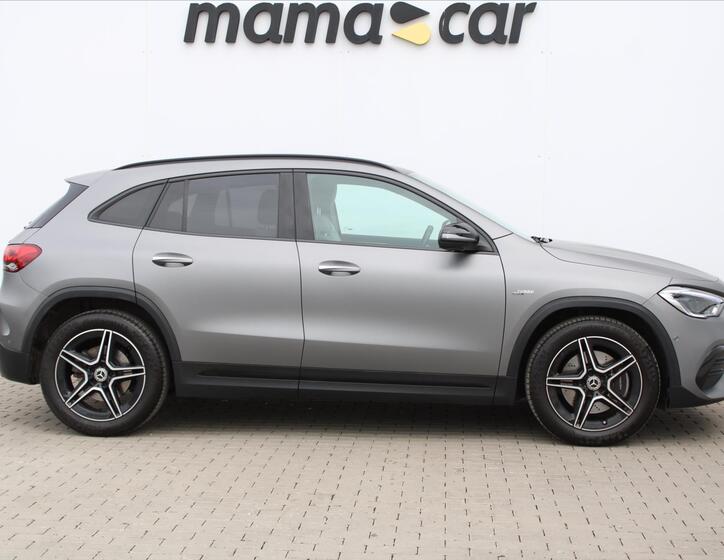 Mercedes-Benz GLA 8