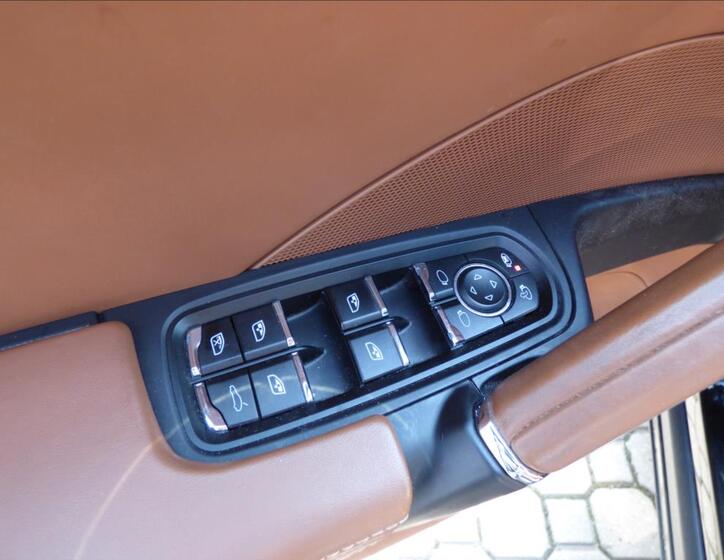 Porsche Cayenne 11