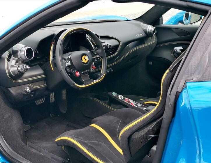 Ferrari F8 19