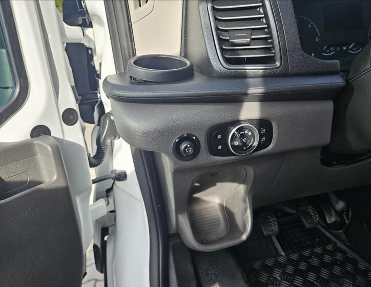 Ford Transit 8