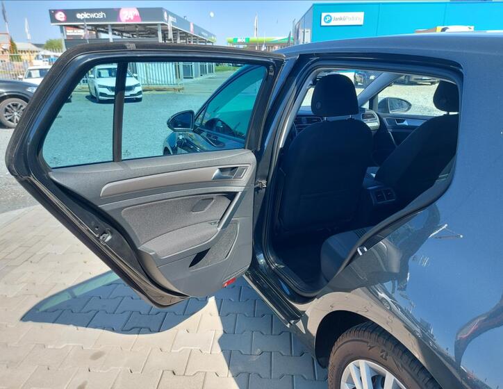 Volkswagen Golf 17