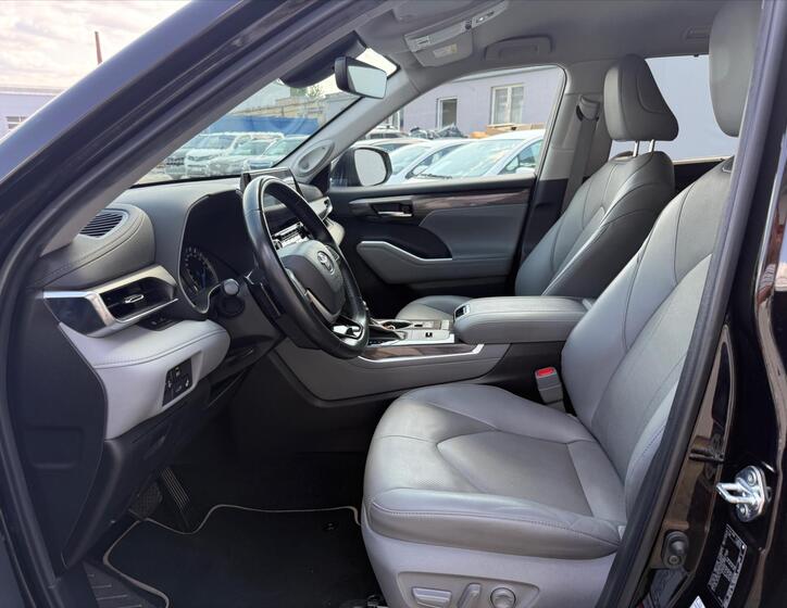 Toyota Highlander 8