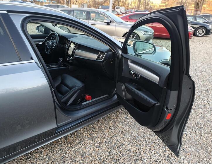 Volvo V90 10
