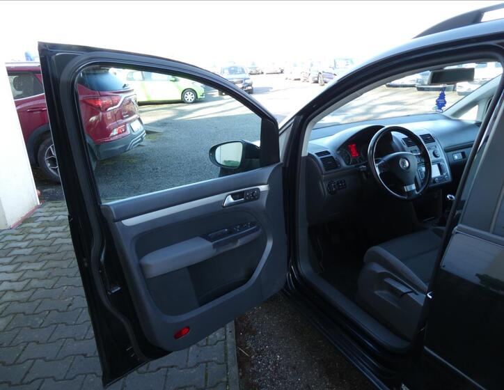 Volkswagen Touran 9