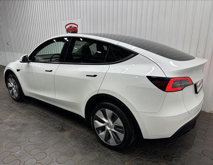 Tesla Model Y 6