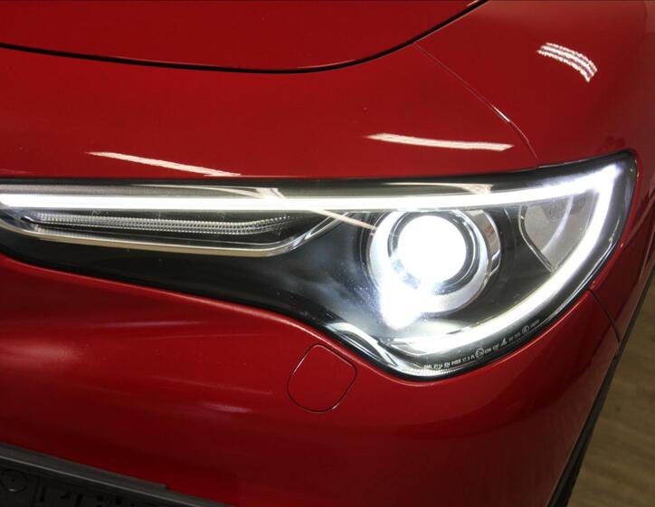 Alfa Romeo Stelvio 6