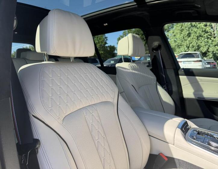 BMW X7 26