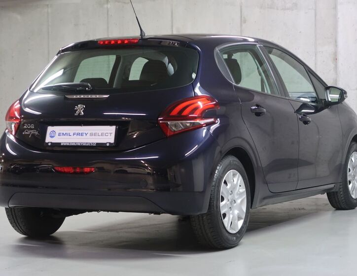 Peugeot 208 5