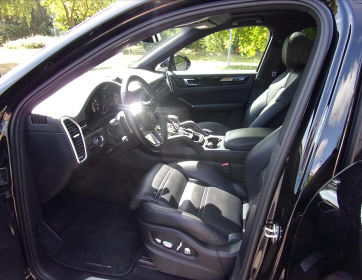 Porsche Cayenne 16