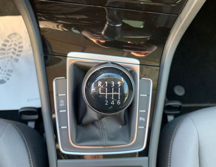 Volkswagen Golf 14
